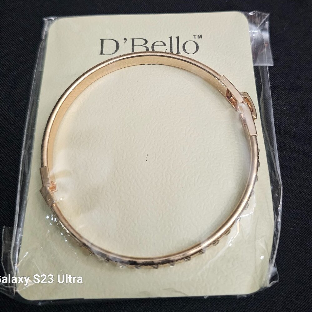 NWT Gold Tone Bangle